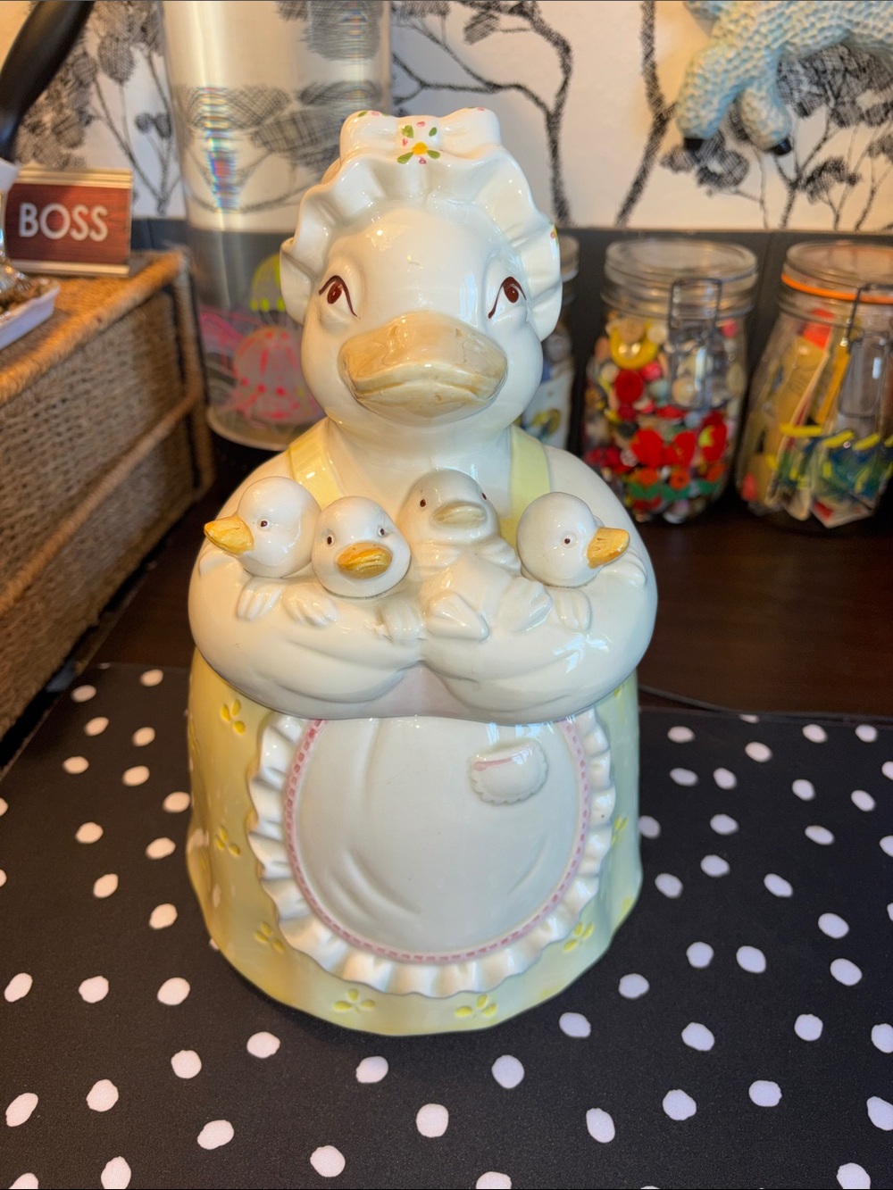 EUC VINTAGE Adorable Mother Duck cookie jar with four ducklings - Pastel ceram